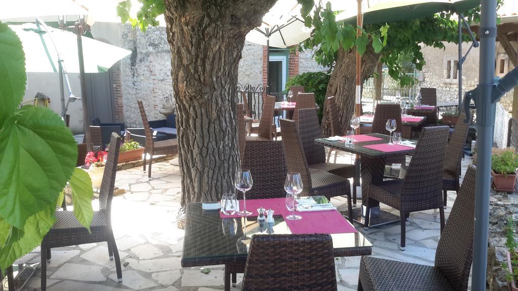 Auberge Le Bistrot De Lussan Lussan  Exterior foto